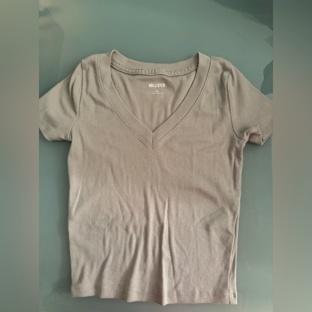 Hollister Women's Gray V-Neck Top